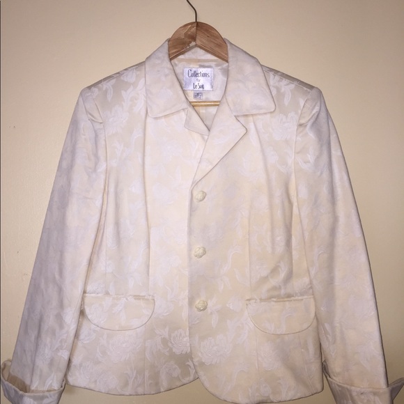 Two-piece suit. Off white. - Picture 3 of 3